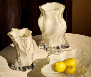 AYTM 'Vena' vase, medium, dark cream IVORY AYTM26VEN518WHI