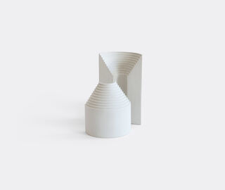 Origin Made 'Ark Vase', half small WHITE ORMA22ARK099WHI