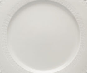 Bordallo Pinheiro &lsquo;Fantasia&rsquo; charger plate, set of two, ivory IVORY BOPI23FAN666WHI