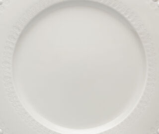 Bordallo Pinheiro &lsquo;Fantasia&rsquo; charger plate, set of two, ivory IVORY BOPI23FAN666WHI