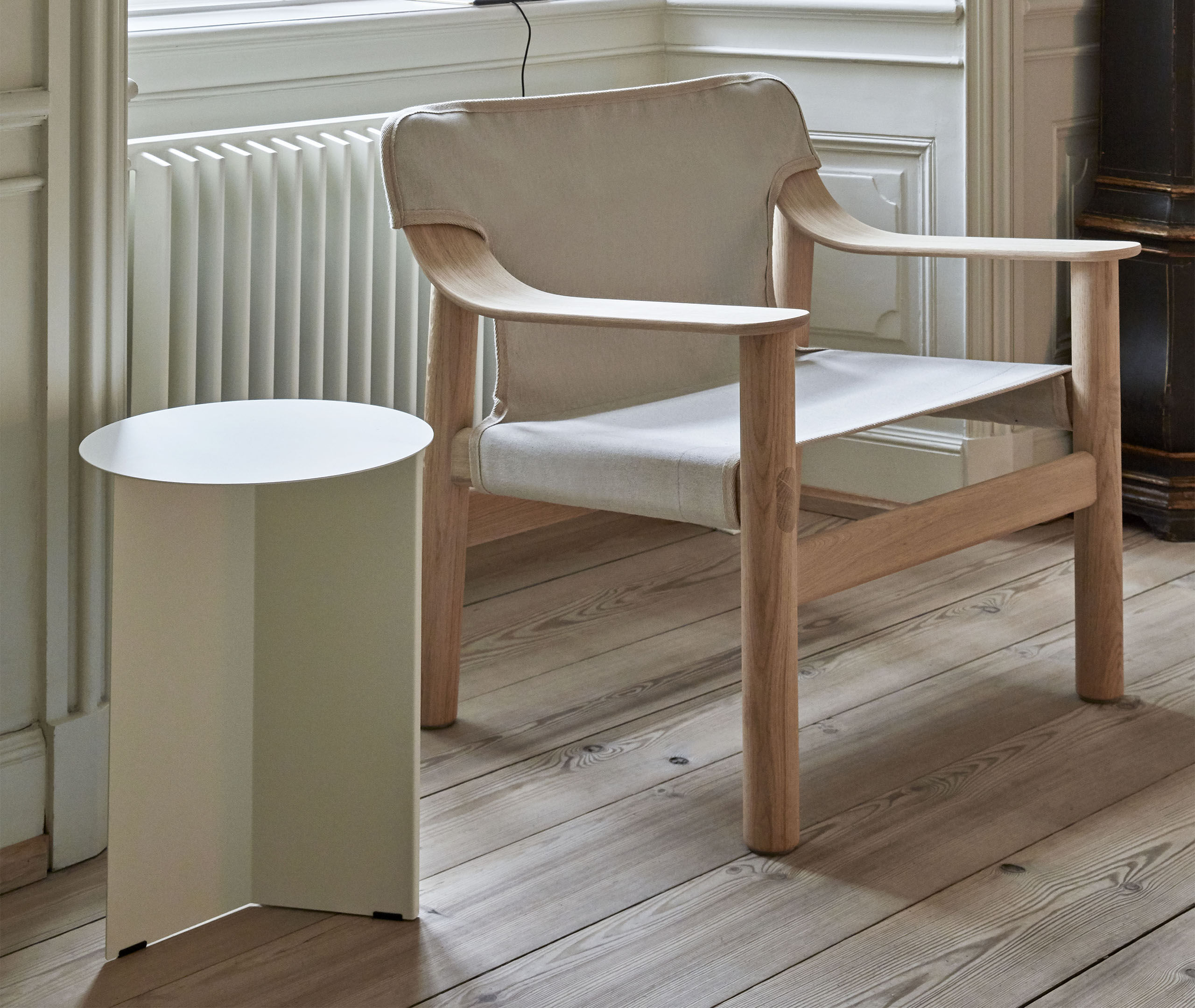 Slit' round table, high, white by Hay | Tables And Consoles