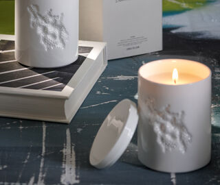 1882 Ltd 'Dissolve' candle WHITE 188221DIS163WHI