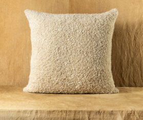 The House of Lyria 'Capriccio' cushion WHITE HOLY23CAP869WHI