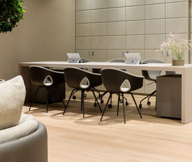 Poltrona Frau &#39;Ginger Ale&#39; chair, four legs base MULTICOLOUR POFR20GIN109WHI