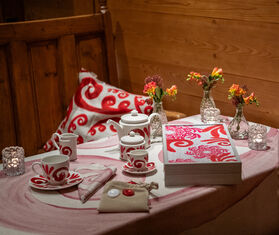 THEMIS Z &#39;Kyma&#39; tea cup and saucer, red RED THEM24KAL705RED