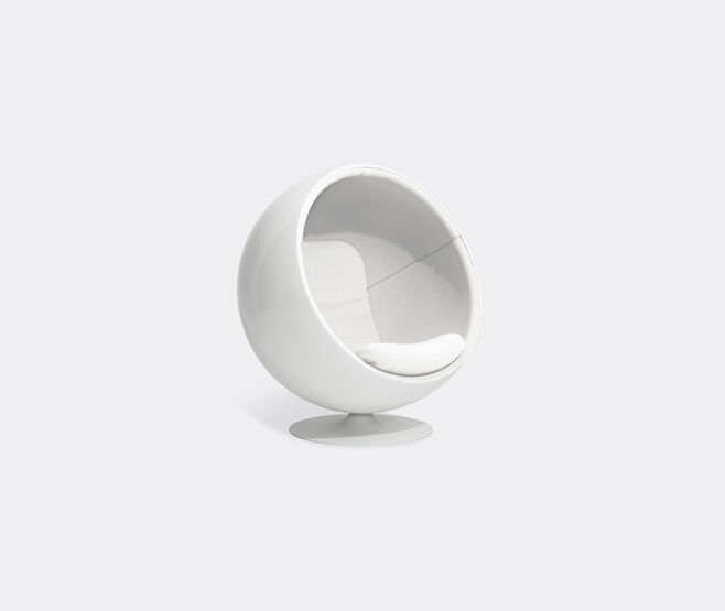 Eero Aarnio Originals 'Ball Chair', white Hallingdal WHITE EEAA19BAL268WHI