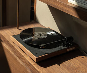 La Boite concept 'Square CC' turntable, walnut and black MULTICOLOUR BOIT25SQU203MUL