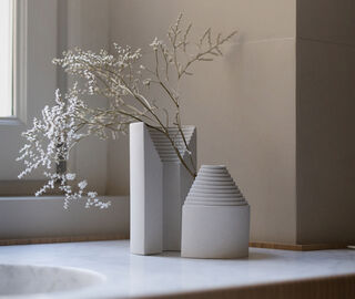 Origin Made 'Ark Vase', half small WHITE ORMA22ARK099WHI