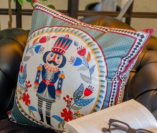 VESTA 'Nutcracker' cushion, multicolor MULTICOLOUR VEST26LAR006MUL