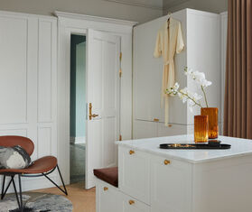 AYTM 'Folium' vase amber, tall AMBER AYTM22FOL559AMB