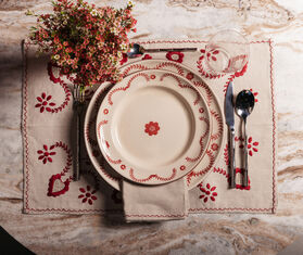 House of Capricorn 'Viana' placemat and napkin set, red RED HOCA26VIA427RED