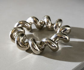 &amp;k Amsterdam &#39;Twist&#39; trivet, silver SILVER AMST25TRI351SIL