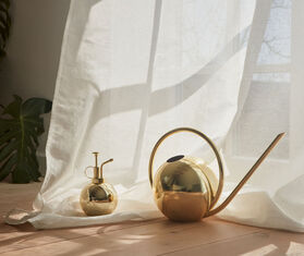 AYTM 'Globe' watering can GOLD AYTM21GLO787GOL