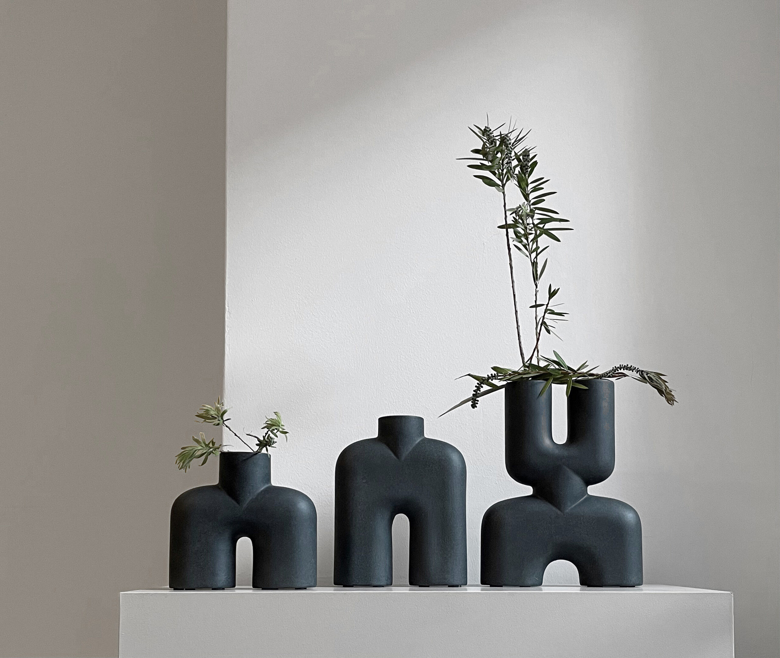 Cobra Double' mini vase, black by 101 Copenhagen | Vases | FRANKBROS