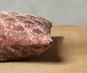 The House of Lyria 'Cymbalara' cushion PINK HOLY23CYM852PIN