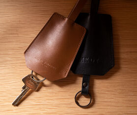 August Sandgren 'Keyring' long strap, cognac MULTICOLOUR AUSA22KEY639CIN