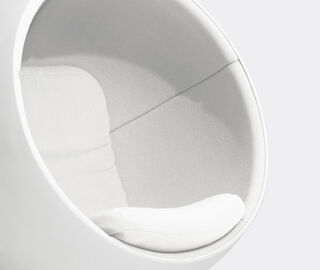 Eero Aarnio Originals 'Ball Chair', white Tonus WHITE EEAA19BAL350WHI
