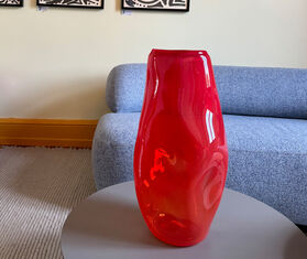 Alexa Lixfeld 'Meteroite' vase, light tulip red RED ALEX24MET744RED