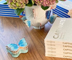 Bordallo Pinheiro &#39;Cloudy Butterflies&#39; box, small, light blue MULTICOLOUR BOPI22CLO913MUL