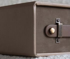 August Sandgren 'Watchbox', large LIGHT BROWN AUSA22WAT578LBR