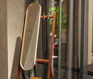 Poltrona Frau 'Ren' standing mirror TAUPE POFR20REN867BRW