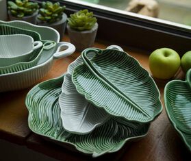 Bordallo Pinheiro 'Folhas' banana leaf dish, small GREEN BOPI22FOL029GRN