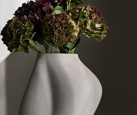 AYTM 'Saltare' vase, narrow, cream IVORY AYTM26SAL893IVO