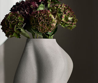 AYTM 'Saltare' vase, narrow, cream IVORY AYTM26SAL893IVO