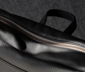 August Sandgren 'Washbag' BLACK AUSA22WAS677BLK