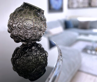 Vanessa Mitrani 'Champagne Ball' vase, smoke and silver GREY VAMI25CHA906GRY