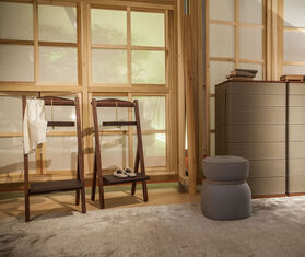 Poltrona Frau &#39;Ren&#39; valet stand BROWN POFR20REN881BRW