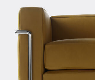 Cassina '2 Fauteuil Grand Confort' petit mod&egrave;le padded armchair, natural leather BEIGE CASS21PAD435BEI