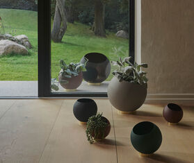 AYTM 'Globe' flower pot BLACK AYTM21GLO129BLK