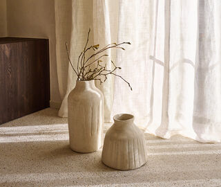 Pomax 'Oia' pot, tall, off-white IVORY POMA26OIA935IVO