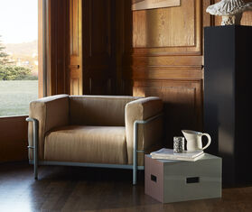 Cassina 'LC14 - Tabouret Nantes Rez&eacute;', stool in laquered oak BROWN CASS21TAB275LBL