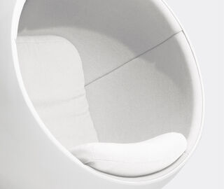 Eero Aarnio Originals 'Ball Chair', white Hallingdal WHITE EEAA19BAL268WHI