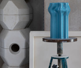 Nuove Forme 'Extruded Shape Vase', turquoise BLUE NUFO22VAS533LBL