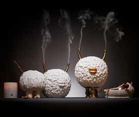 L&#39;Objet &#39;Monster Ball&#39; incense burner GOLD LOBJ19MON646WHI