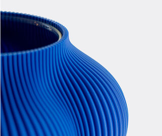 Sheyn 'Little Peach' vase, blue BLUE SHEY26LIT854BLU