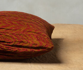 The House of Lyria 'Arrogante' cushion MULTICOLOUR HOLY23ARR838MUL