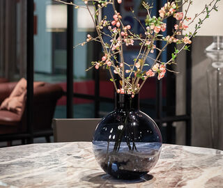 Poltrona Frau 'Blue Pallo' vase, medium BLUE POFR20BLU416BLU