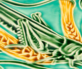 Bordallo Pinheiro &#39;Azulejo Box&#39; grasshopper MULTICOLOUR BOPI22AZU264MUL