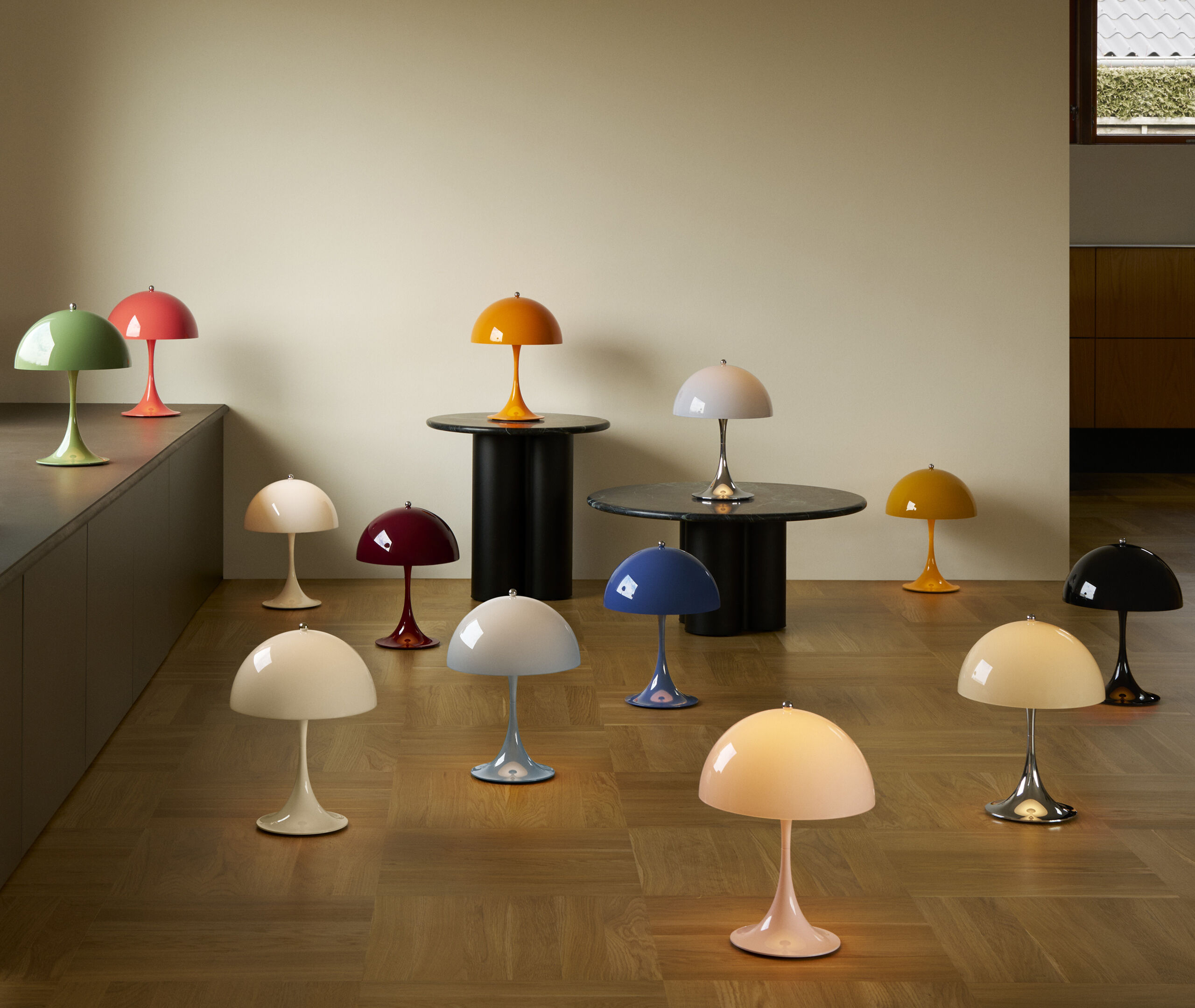Panthella 250 V3' LED portable lamp, white opal by Louis Poulsen