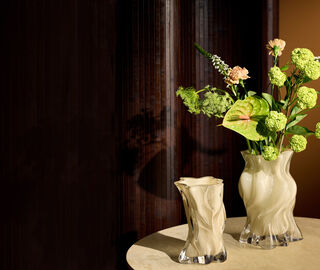 AYTM 'Vena' vase, small, dark cream IVORY AYTM26VEN488WHI