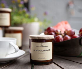 Scent of Copenhagen 'Blissful Dream' candle RED SCCO20BLI000RED