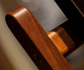 Poltrona Frau &#39;Ren&#39; standing mirror TAUPE POFR20REN867BRW