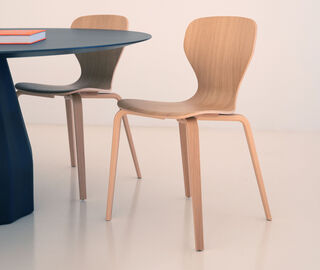 Viccarbe 'Ears' chair, wooden legs LIGHT BROWN VICC21EAR181BRW