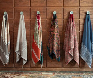 ETRO Home Interiors 'Carvin' throw, red RED ETRO26CAR184RED