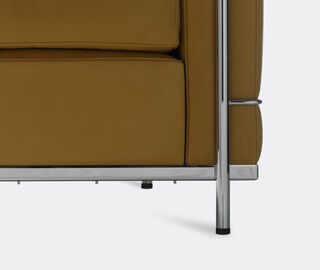 Cassina '2 Fauteuil Grand Confort' petit mod&egrave;le padded armchair, natural leather BEIGE CASS21PAD435BEI