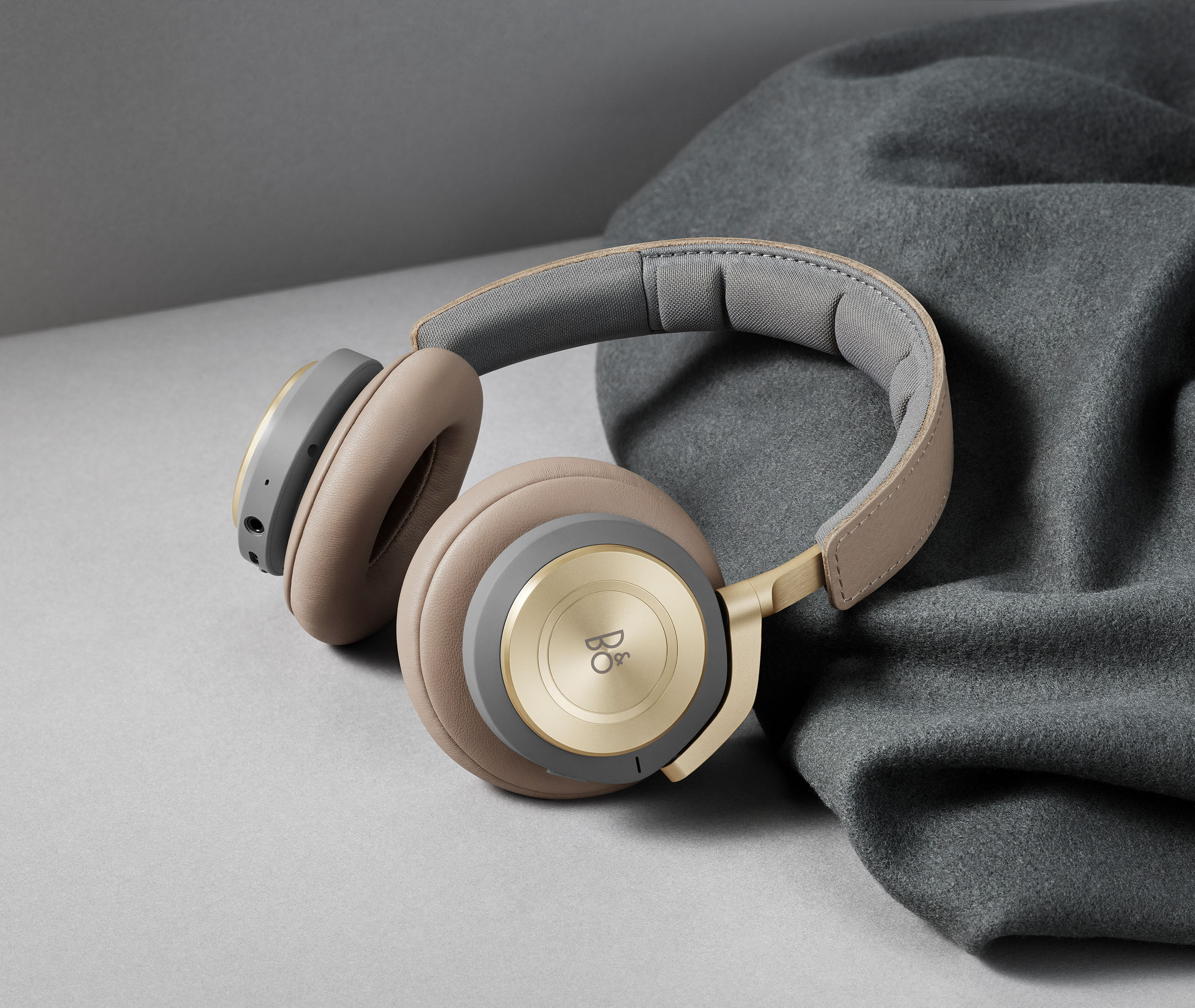【美品】B&O Beoplay H9 第3世代 (Argilla Bright) Bang&Olufsen B&O PLAY Beoplay H9 3rd Generation [Argilla Bright